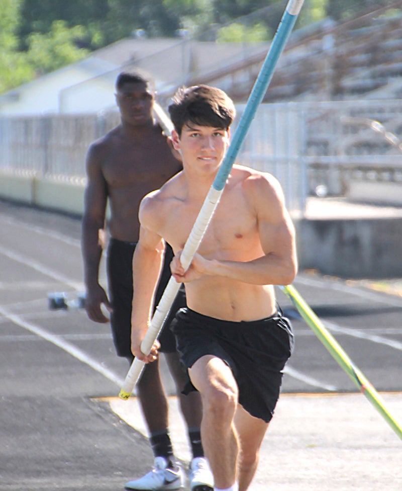 Bulldog vaulters have another height to reach - Port Arthur News | Port