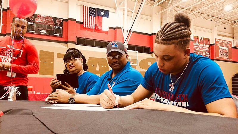 Family, coaches rejoice in Kenneth Lofton Jr.'s signing to LaTech