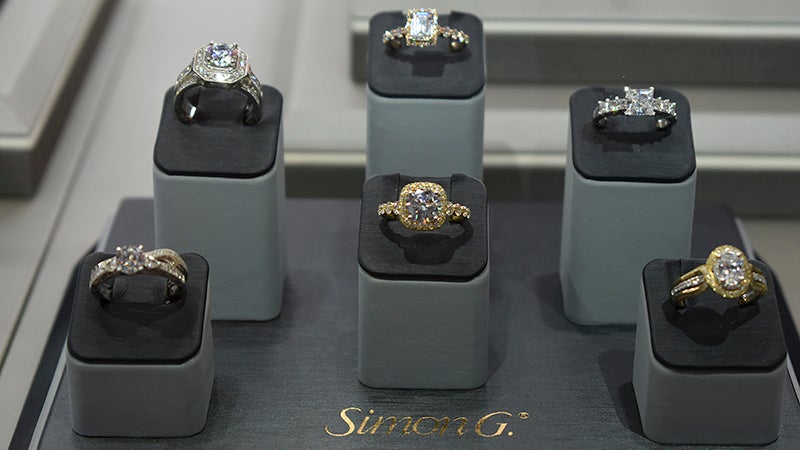 Mathews Jewelers sparkles in Nederland - 